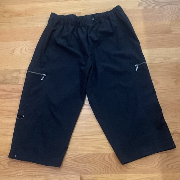 Chico’s zenergy by Chico’s Black elastic waist cargo capris pants Sz XL - Picture 2 of 8